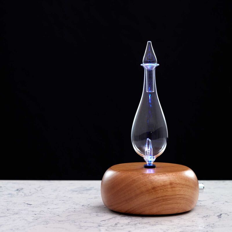 Magnificent Nebulizing Diffuser Light-Wood Black Background Magnificent Nebulizing Diffuser Light-Wood Black Background