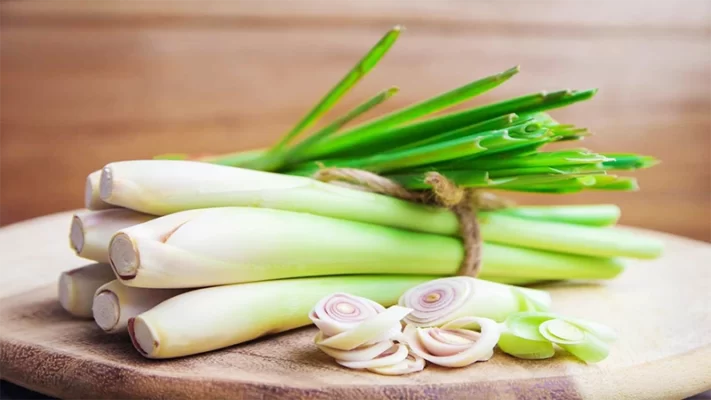 photo bunch of lemongrass on the top of wooden