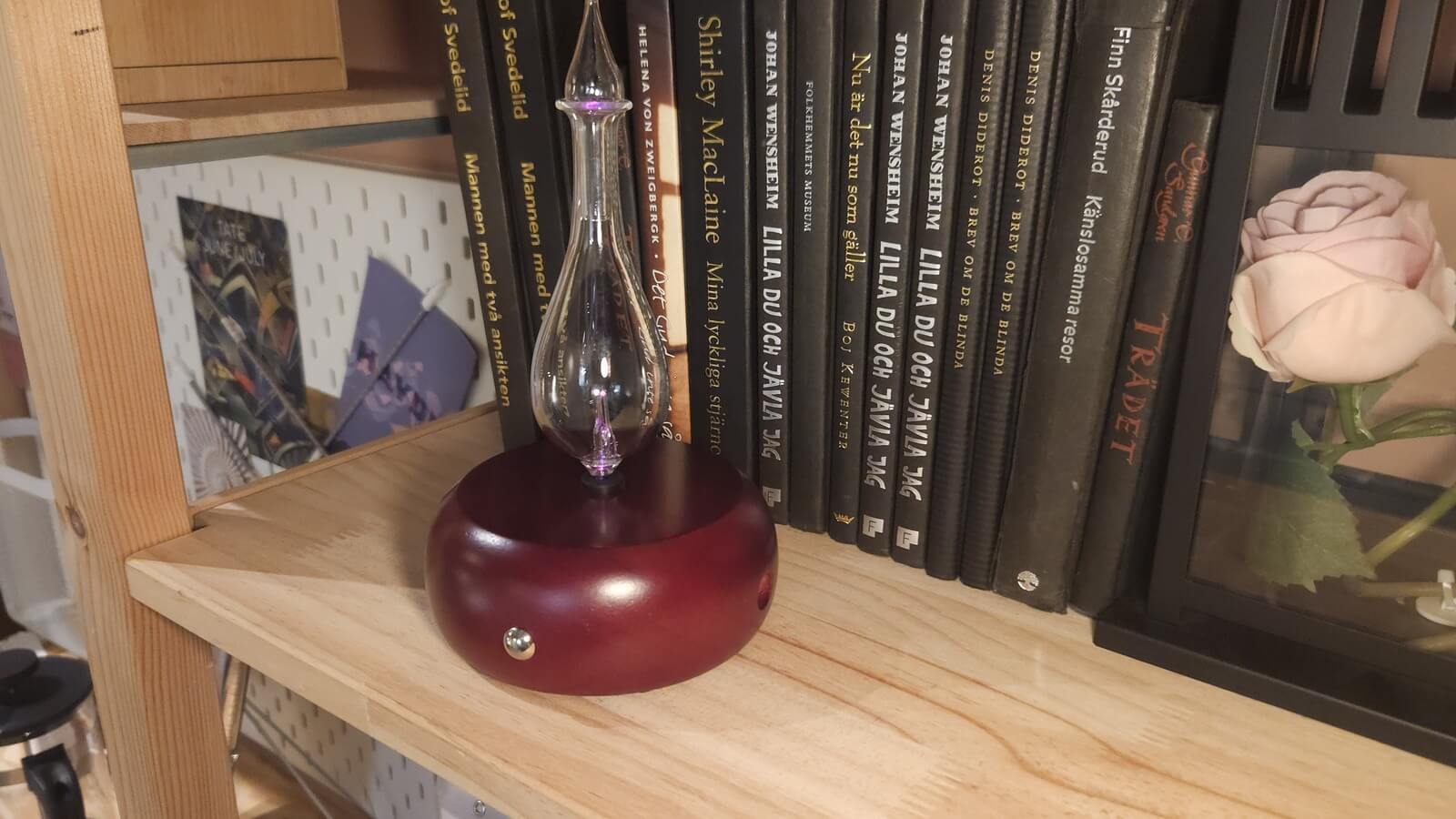 Nebulizing Diffuser with sandalwood essential oil blend autumn setting